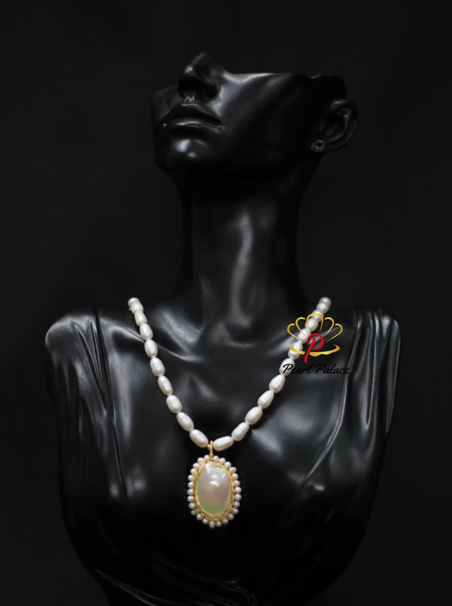 White Pearl Necklace with Shell Pearl Pendant.