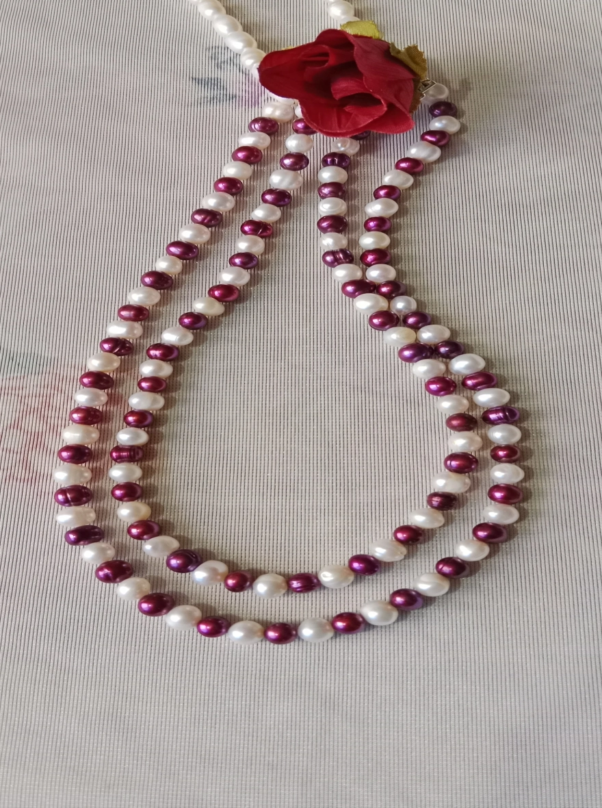 White and meroon pearl 2 Layer necklace