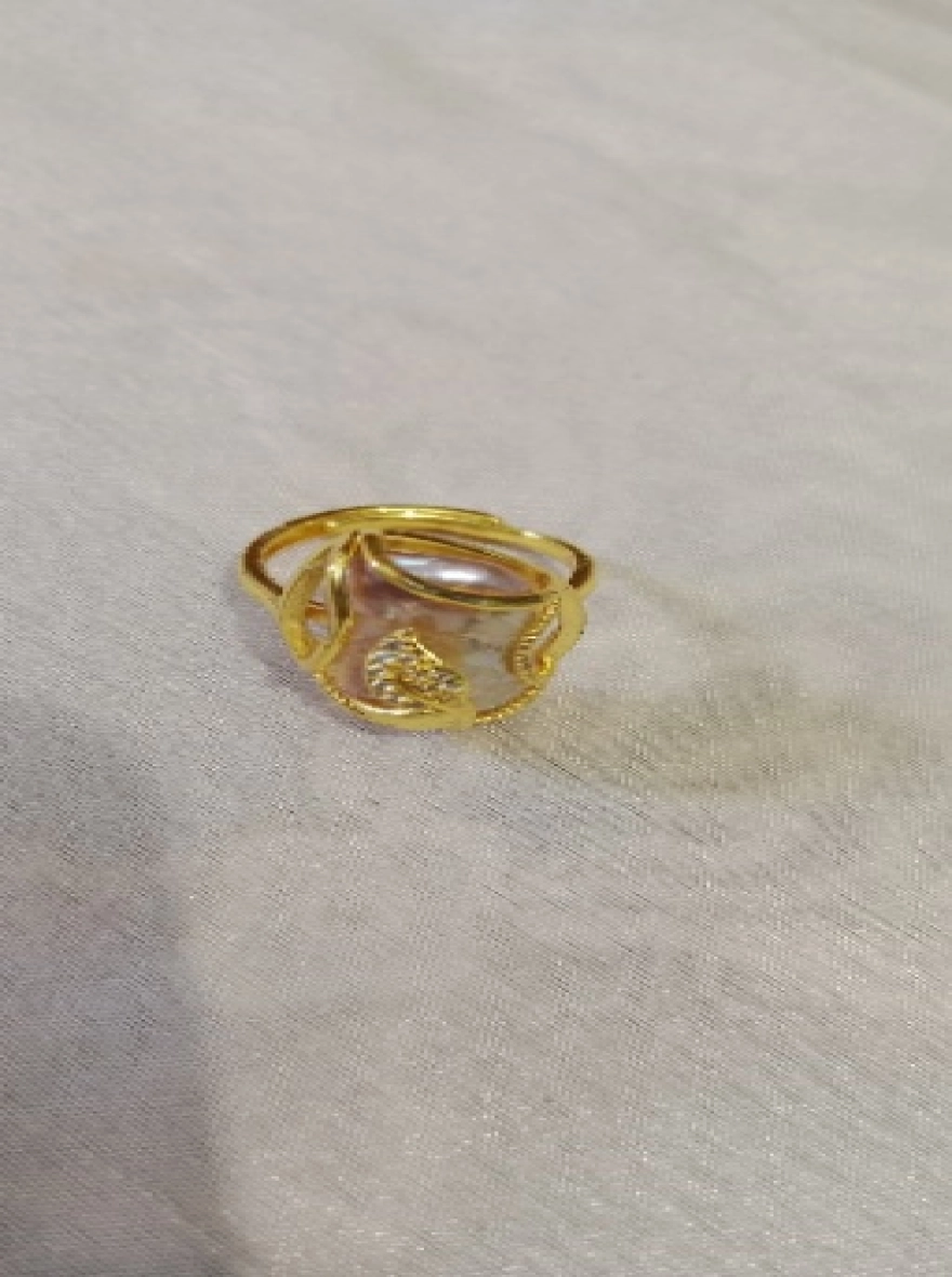 Mother Pearl Adjustable Finger Ring