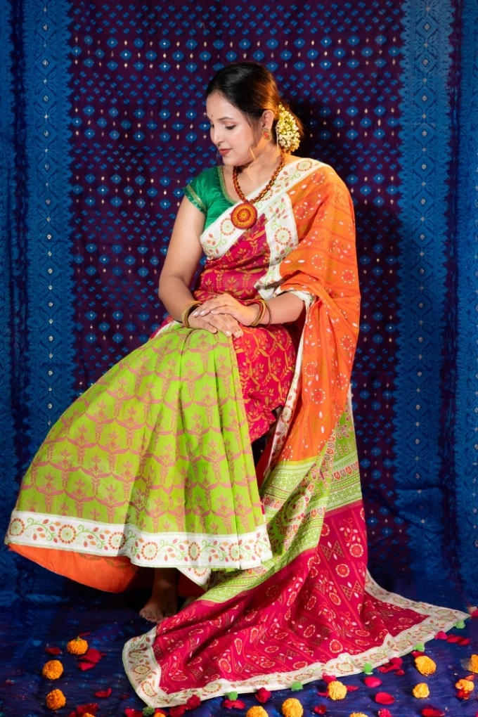 Prijosree Lavender Bloom Mirror-Work Cotton Saree