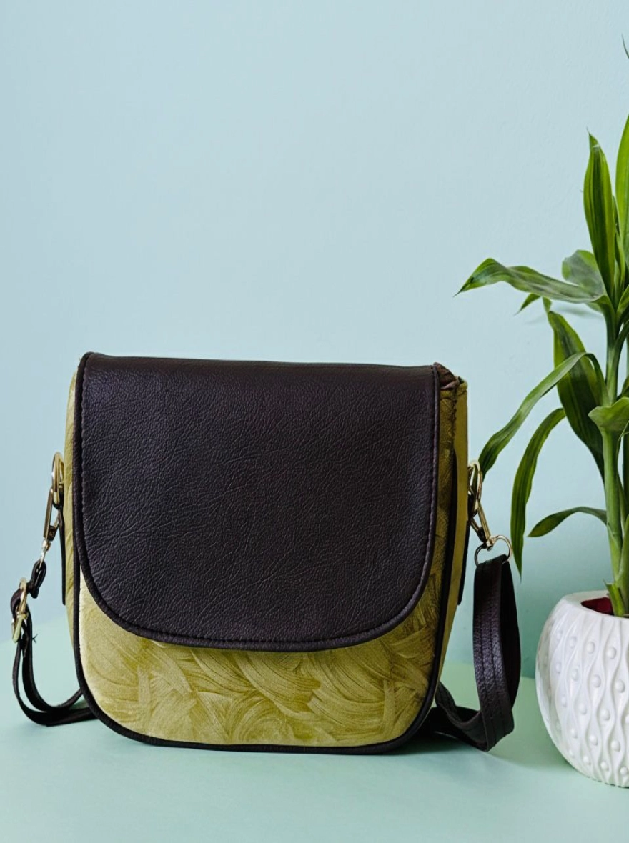 Golden Willow Textured Saddle Bag