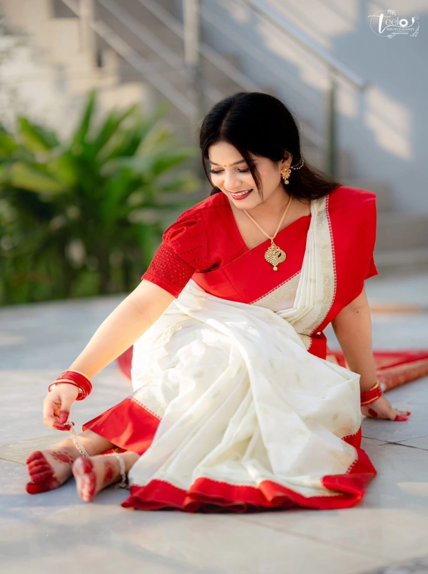 Women's Puja Special Katan Saree - Elegant Red & White Soft Silk