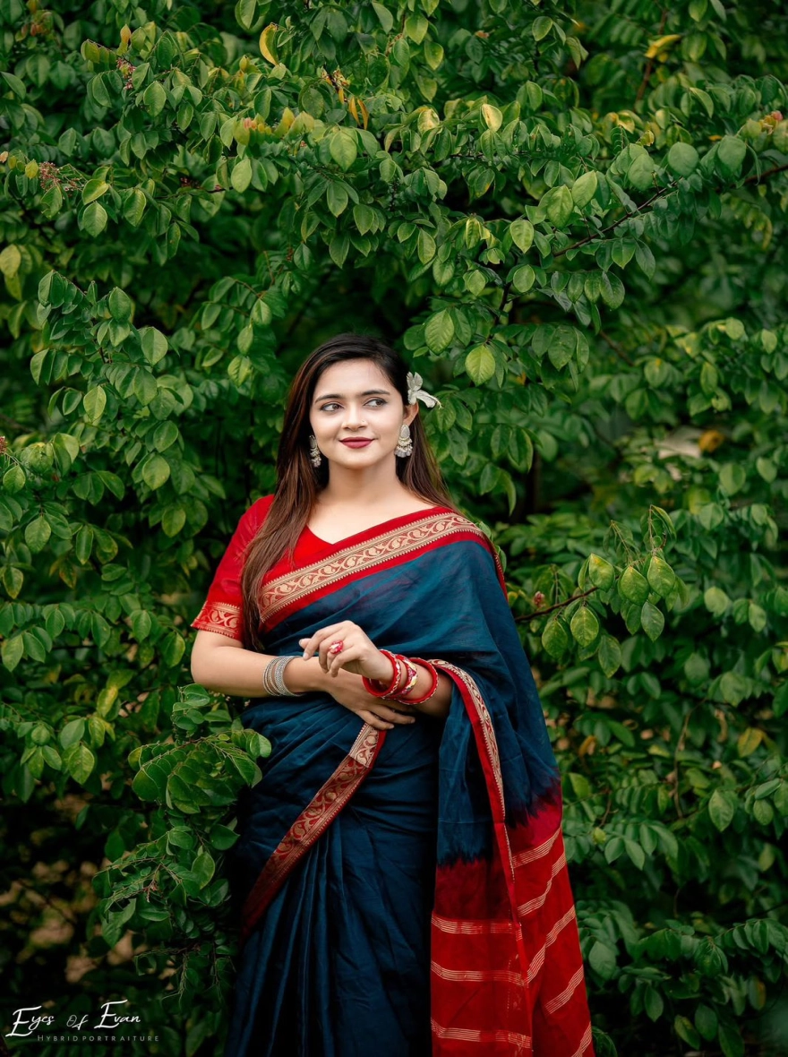 Women's Tangail Tat Madurai Maslaice Cotton Saree - Midnight Black & Copper Rose