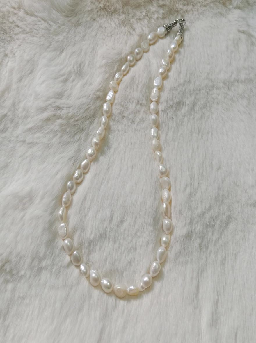 White Uncut Pearl One Layer Necklace 