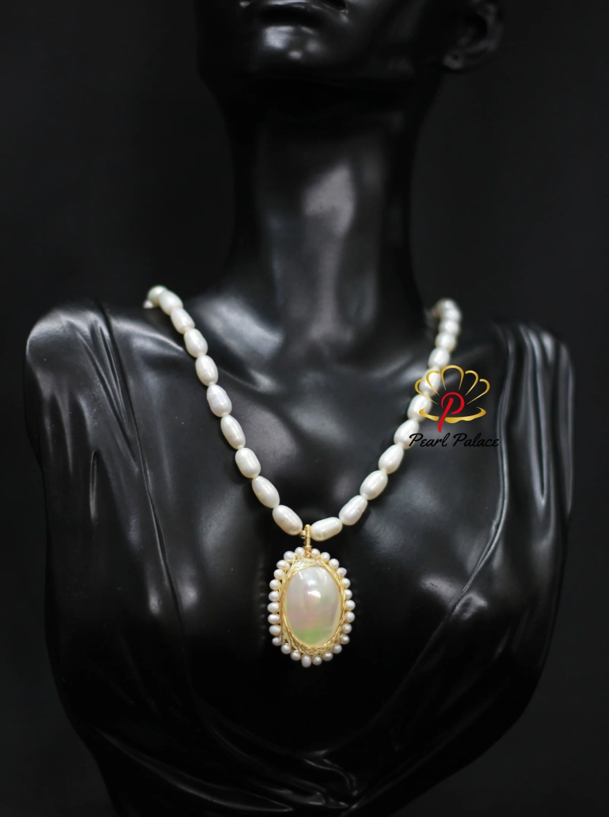 White Pearl Necklace with Shell Pearl Pendant.