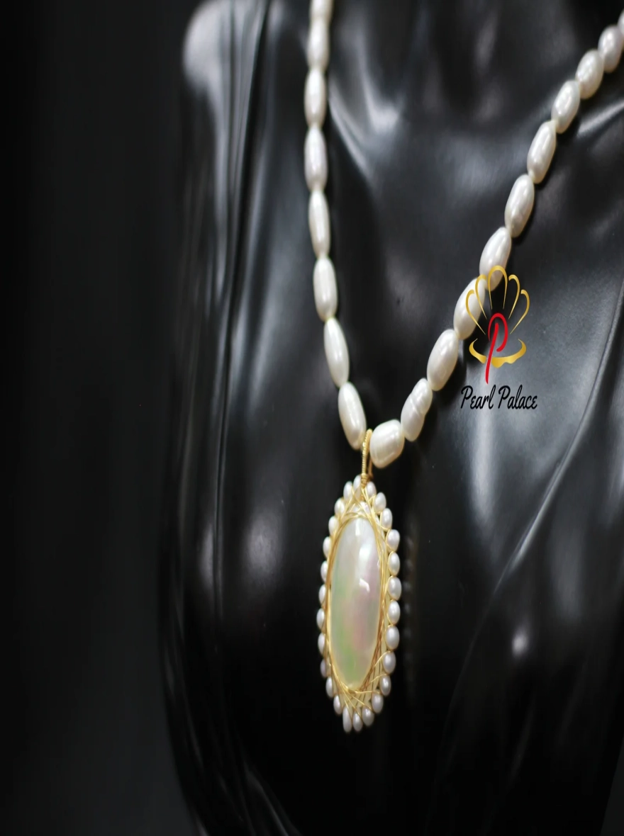 White Pearl Necklace with Shell Pearl Pendant.