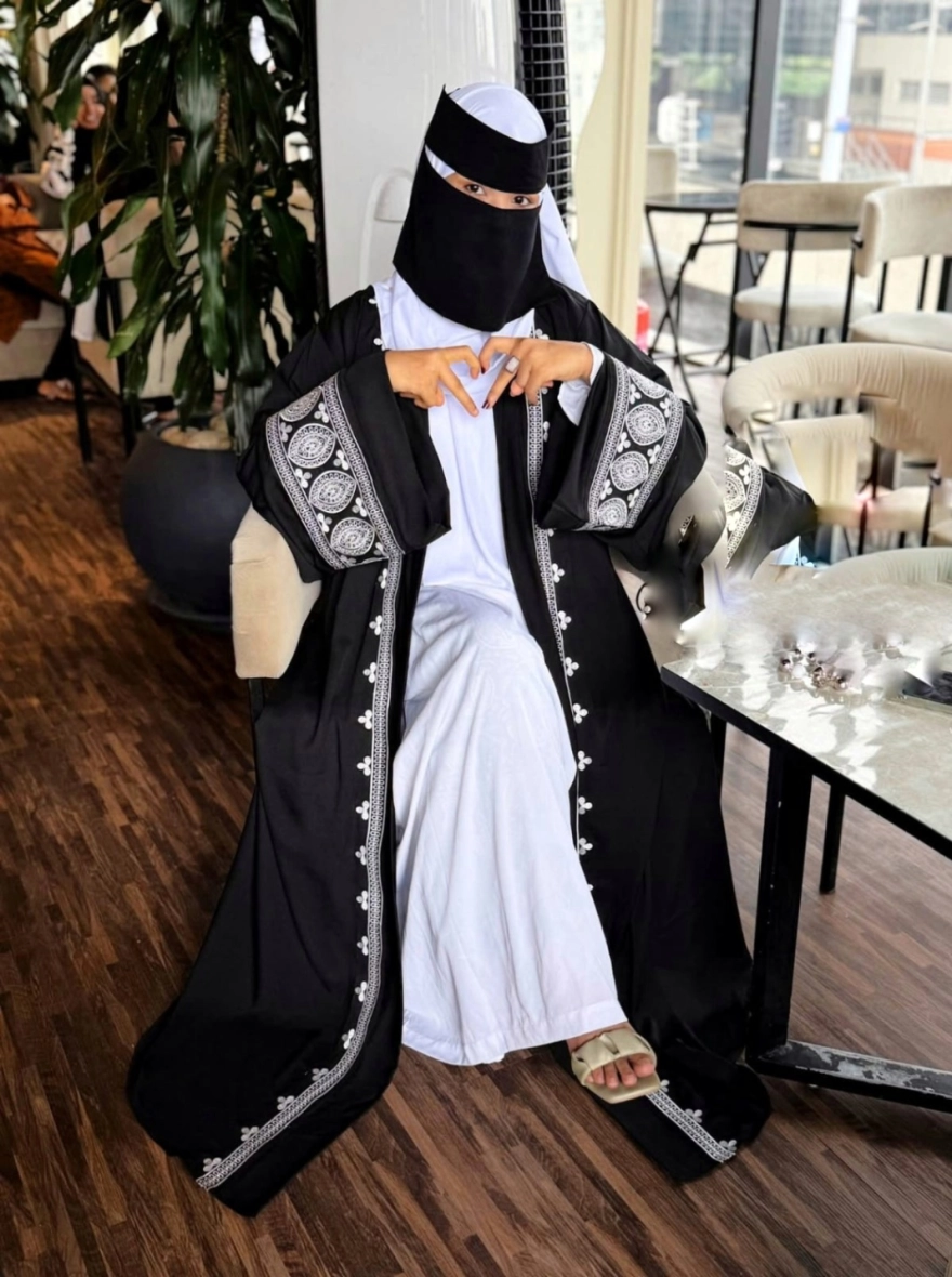 Maroon Grace Contrast Lace Open Borkha