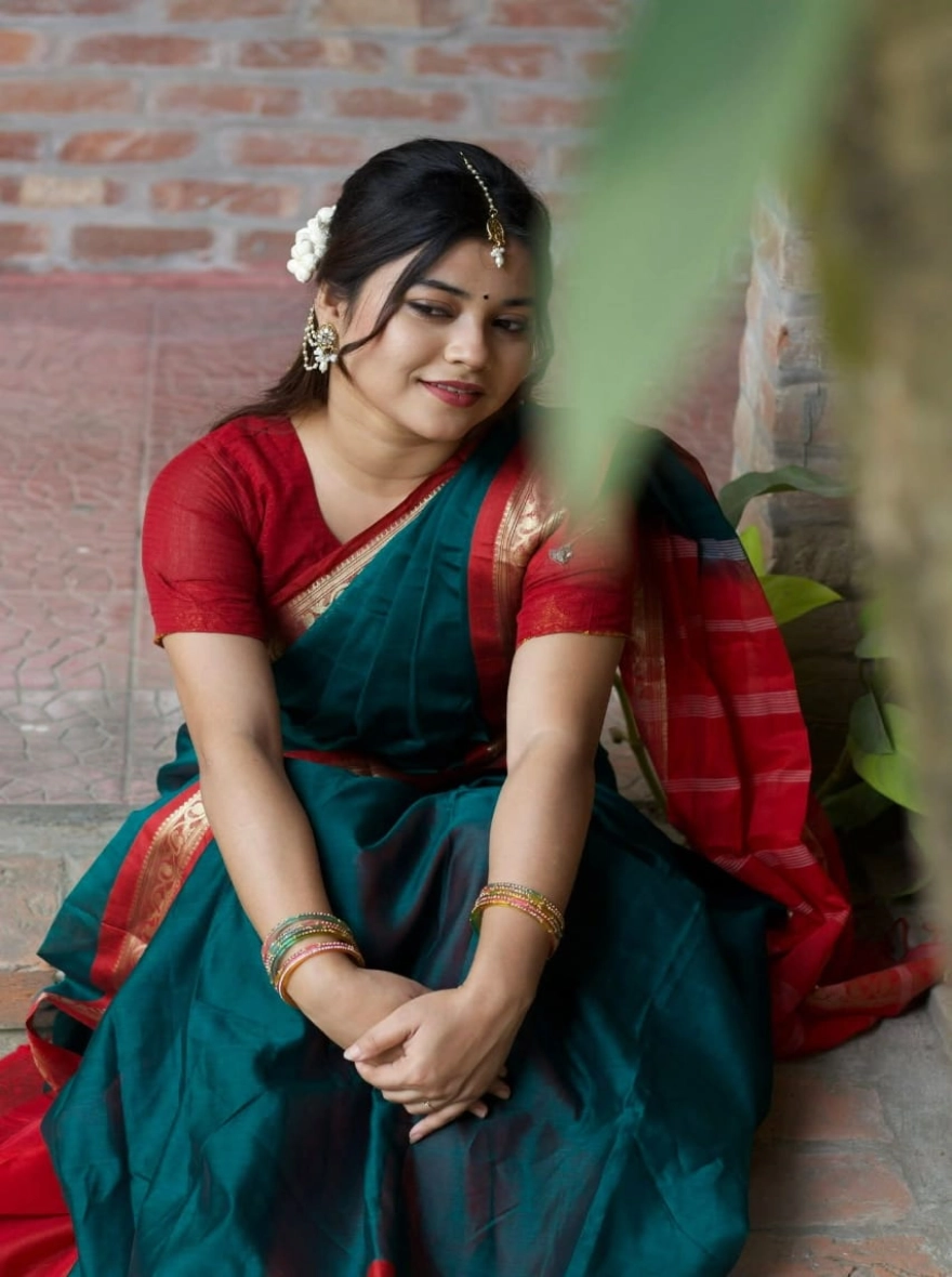 Women's Tangail Tat Madurai Maslaice Cotton Saree - Elegant Forest Green & Crimson Red