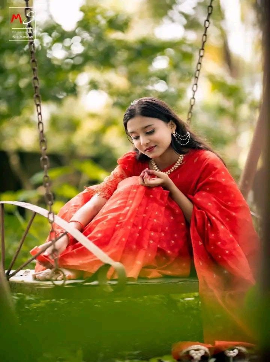 Women's Traditional Nakful Jamdani Saree – Vibrant Red & Gold Heritage Edition