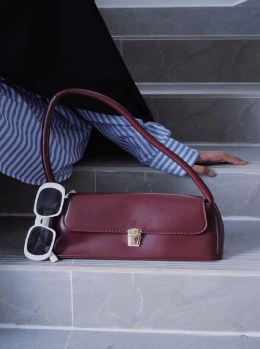 Liora Minimalist Shoulder Bag – Soft Curve Edition