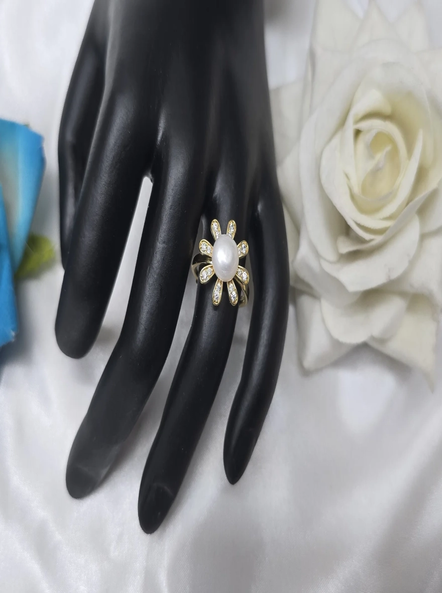 Timeless Tide pearl ring