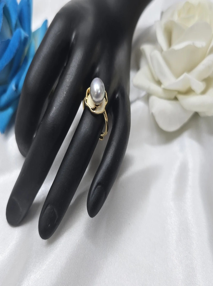 Adorned Harmony pearl ring Silver pearl