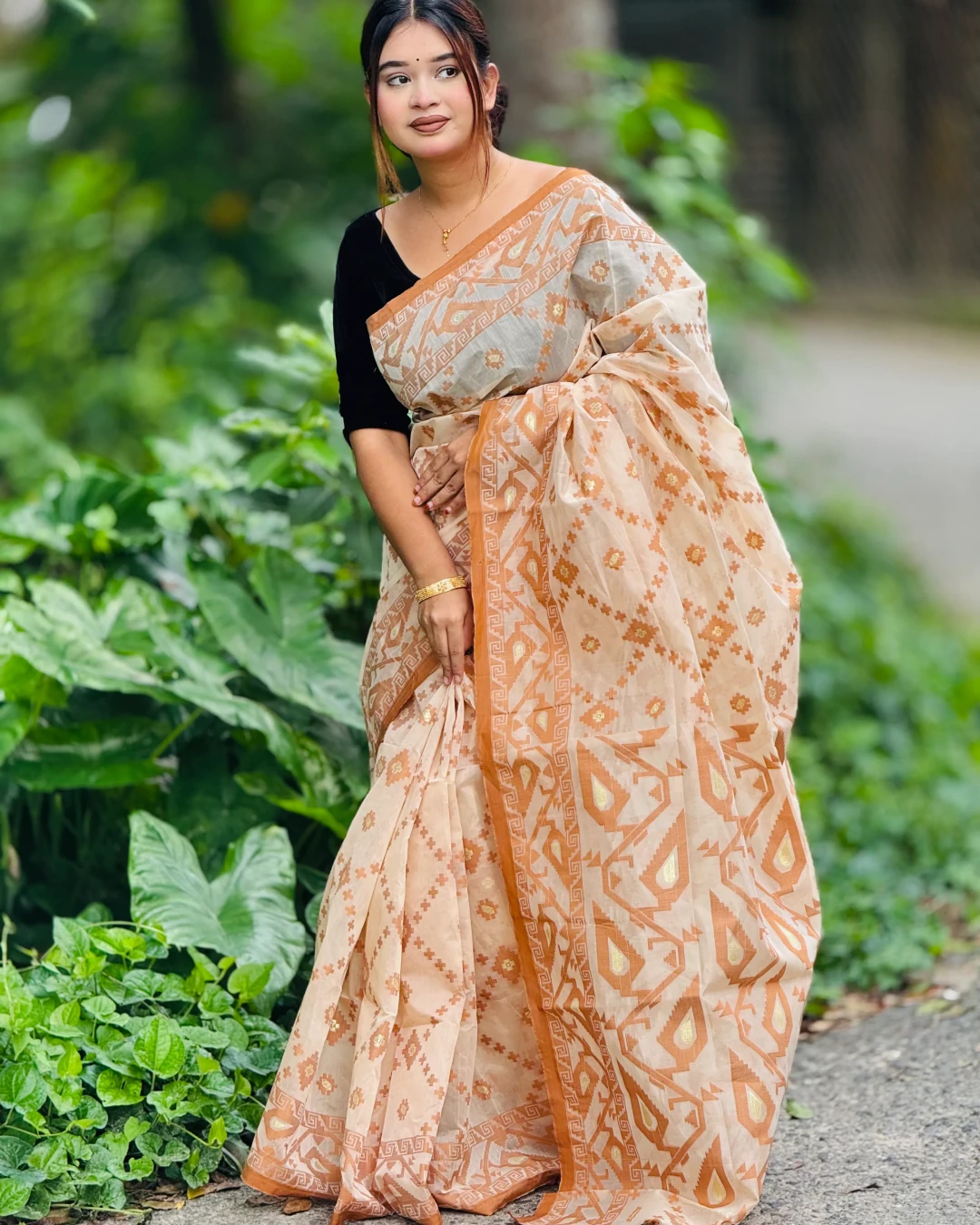 Elegant Tencel Silk Jamdani Saree – Floral Heritage Collection