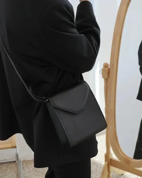 Premium Korean Vertical Phone Bag – Minimalist Leather Crossbody